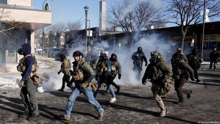 El gobierno reconoce posibles fallas tras muertes a manos de ICE

 – Primer plano