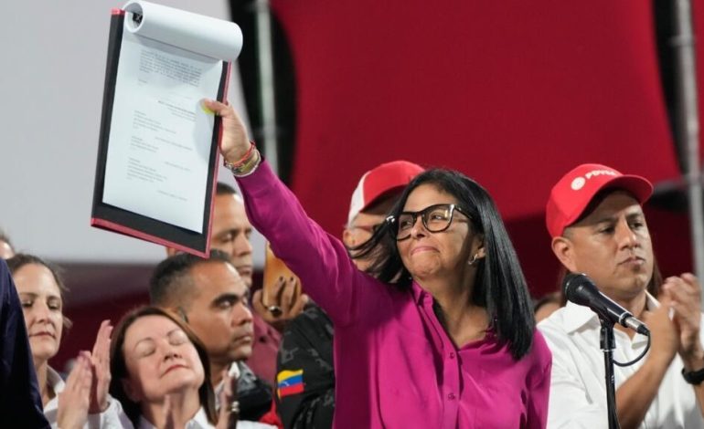 Venezuela flexibiliza control estatal y atrae inversión extranjera al sector petrolero

 – Primer plano