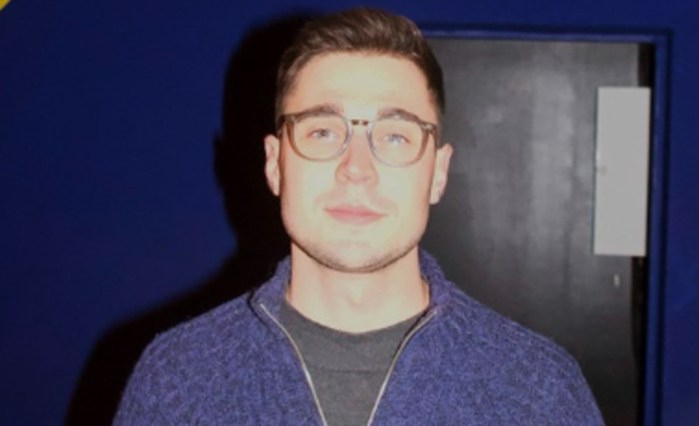 Habló de Colombia y de lo bien que se sentía en este país.

 – Primer plano