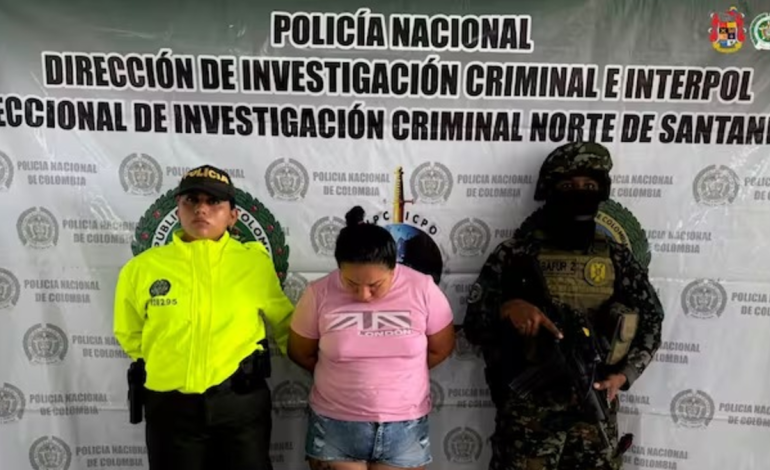 Una mujer fue capturada en Cúcuta con una granada y municiones en sus manos de un grupo armado del orden: ¿Quién es?

 – Primer plano