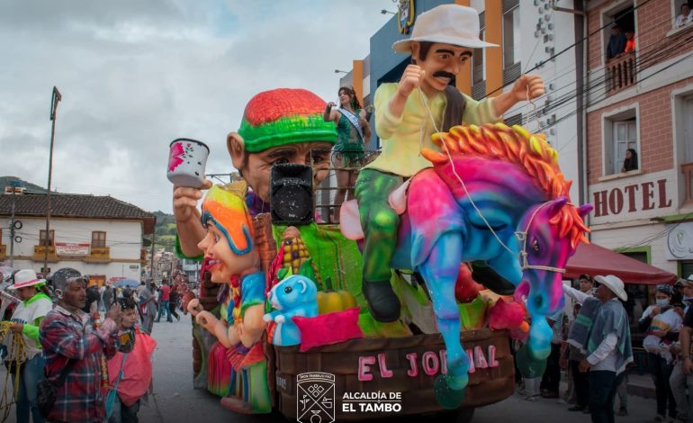 El Gran Desfile evidenció la fortaleza cultural del Carnaval de Blancos y Negros en El Tambo

 – Primer plano