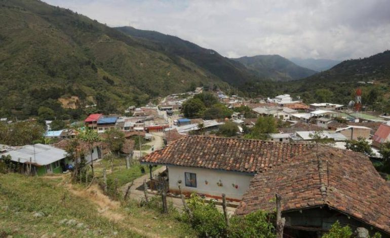 los asesinos intentaron bloquear su camino; así que salió ileso

 – Primer plano