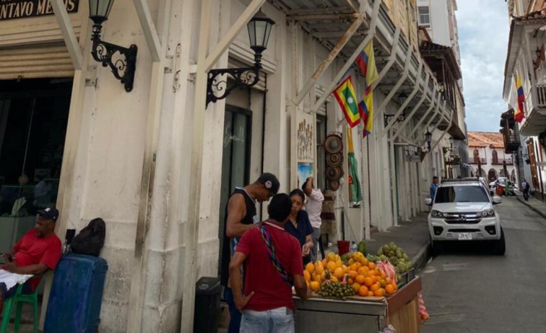 La misa amenazada está frente al Palacio de la Proclamación.

 – Primer plano