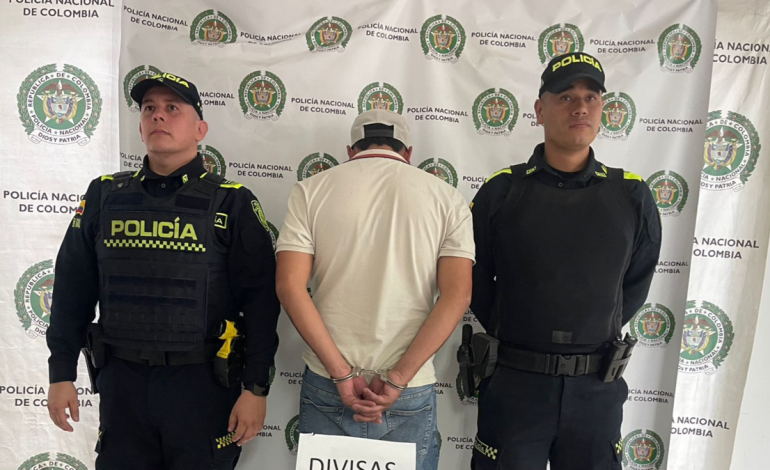 Un hombre que transitaba en una Toyota Hilux por Santander intentó sobornar a la policía con 255 millones de pesos pero fue capturado

 – Primer plano