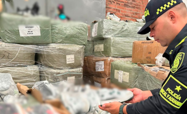 Autoridades cierran punto de acopio de mercancías de contrabando en el centro de Cali

 – Primer plano