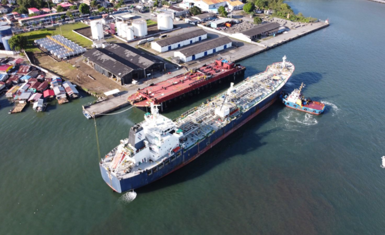 trajo 74.000 barriles de combustible desde Estados Unidos

 – Primer plano