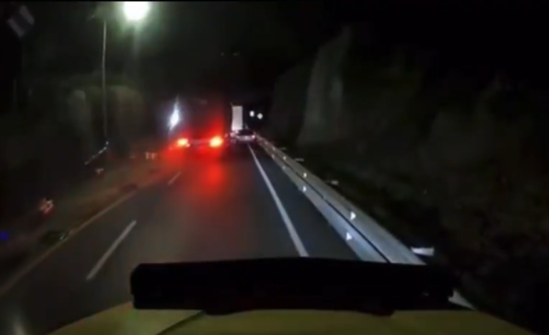 Grave accidente vial en la vía Armenia-Cajamarca provocado por un camión que perdió el control y atropelló a varios vehículos: esto provocó el cierre de la vía

 – Primer plano