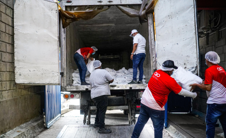 Cartagena envía 23 toneladas de ayuda humanitaria esencial a las asediadas aguas de Montería

 – Primer plano
