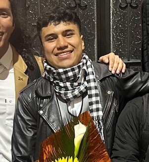 Escenas de fuerza y ​​talento vocal.

 – Primer plano