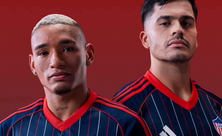 Junior presenta su nueva camiseta

 – Primer plano