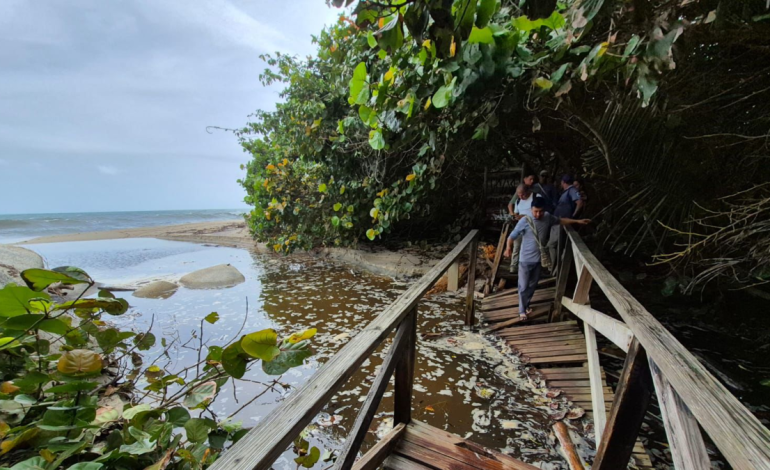 El cierre de la entrada principal sorprende a turistas y operadores.

 – Primer plano