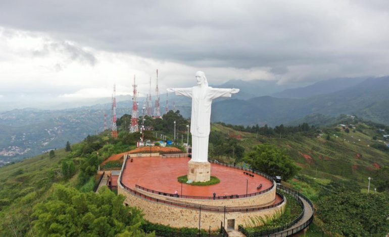 Identificaron a dos víctimas que probablemente estaban en la camioneta

 – Primer plano
