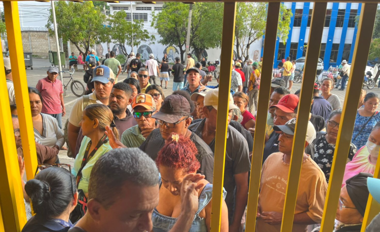 Las autoridades intentan superar los efectos del desastre natural invernal en Córdoba, distribuyendo más de 220 toneladas de ayuda

 – Primer plano