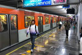 Caos en Metro de Ciudad de México: Usuarios enfrentan retrasos, estaciones saturadas y servicio errático este viernes

 – Primer plano