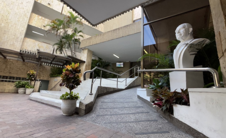 Justicia señala maniobras dilatorias encaminadas a poner fin a procesos penales y confirma firmeza de Luis Fernando Acosta Osio en caso Unimetro

 – Primer plano