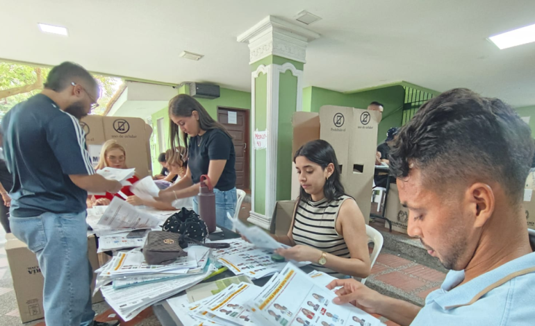 aumenta a 32 escaños, las máquinas políticas se están expandiendo y, en una atmósfera de controversia, varios funcionarios electos llegan al Congreso

 – Primer plano