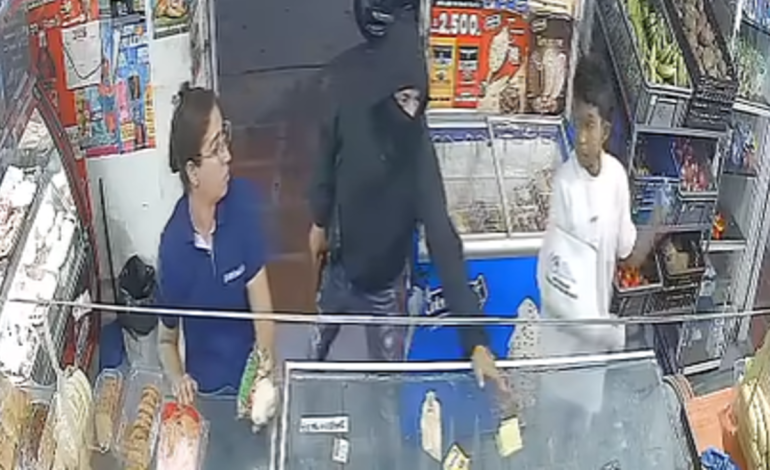 Un defraudador deja un folleto e intenta dispararle a un comerciante en el barrio de Galán (Barranquilla): el arma se encasquilló

 – Primer plano