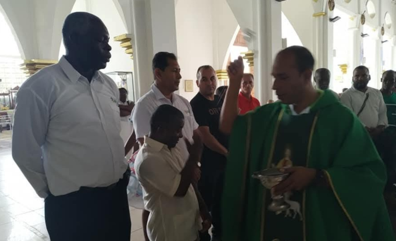 ¿Quién es el líder y mediador si fuera sacerdote y fuera elegido representante del distrito de paz?

 – Primer plano