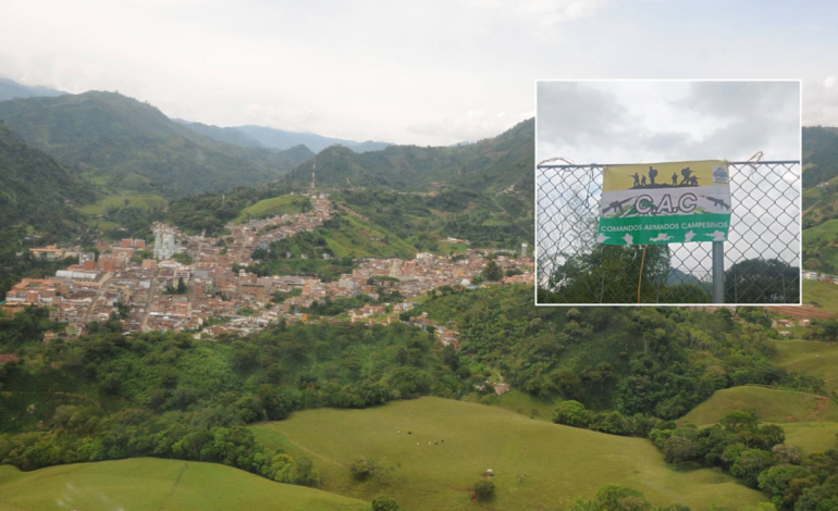 Panfletos y graffitis alusivos a un presunto nuevo grupo armado aparecieron en la comuna andina de Antioquia: autoridades investigan su autenticidad

 – Primer plano