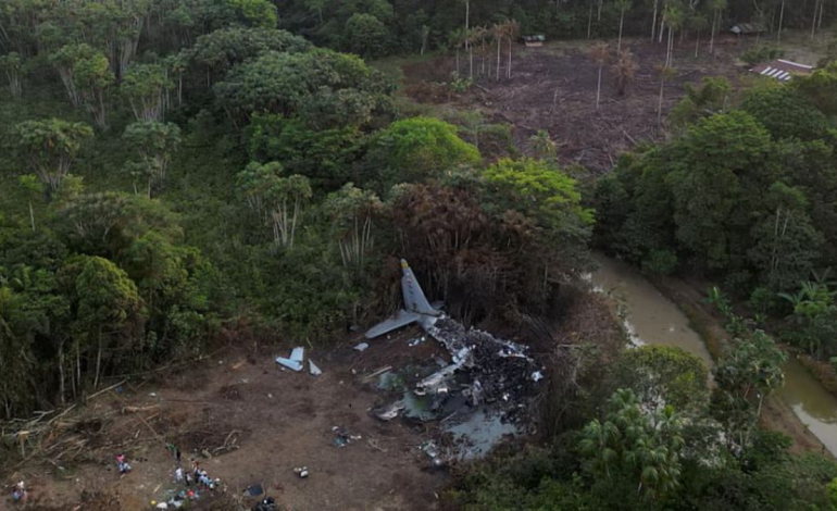 Hallan caja negra de avión de la FAC estrellado en Putumayo

 – Primer plano