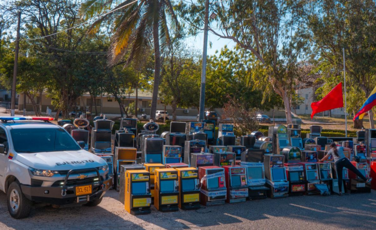 Agentes revelan la fábrica secreta y la evasión del millonario.

 – Primer plano