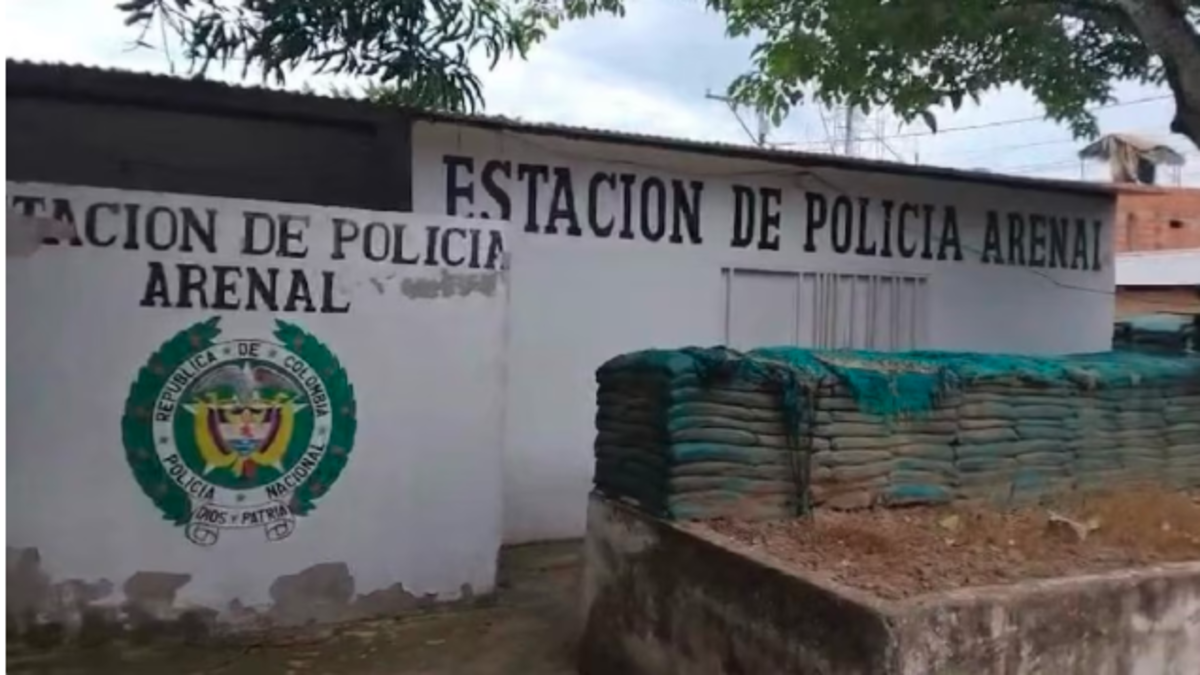 estaría dirigido contra la comisaría

 – Primer plano