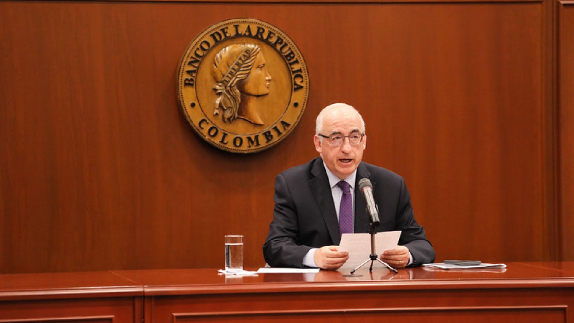 Fuerte respuesta del director del Banco de la República al Ministro de Hacienda

 – Primer plano