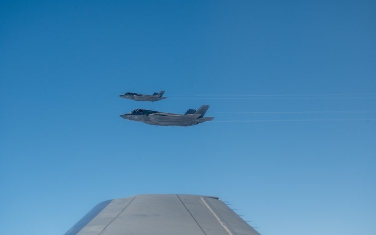 Estados Unidos despliega una flota de batalla frente a las costas de Venezuela

 – Primer plano