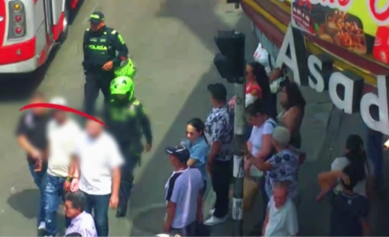 Falsos policías de la Sijín fueron sorprendidos robando en el centro de Medellín

 – Primer plano