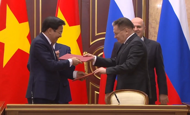 Rusia y Vietnam sellan pacto para construir primera central nuclear

 – Primer plano