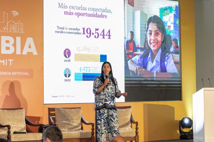 El gobierno presenta resultados sobre conectividad rural y anuncia cambios en la gestión del espectro durante la Cumbre Colombia Digital

 – Primer plano