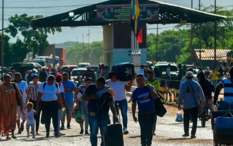 Colombia y Venezuela coordinan operaciones espejo contra el narcotráfico en más de 2.000 kilómetros de frontera

 – Primer plano