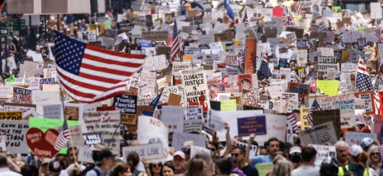 «No Kings»: masivas protestas contra Donald Trump en Estados Unidos

 – Primer plano