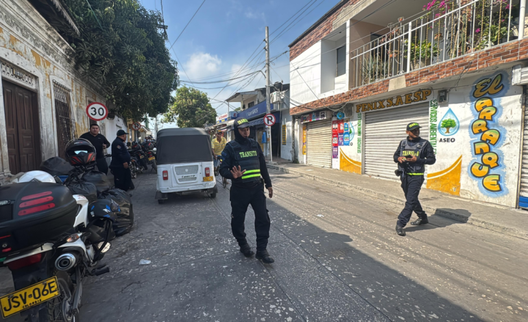 limitar el consumo de alcohol y el ruido; Ofrecen recompensa de 10 millones de dólares por los asesinatos

 – Primer plano