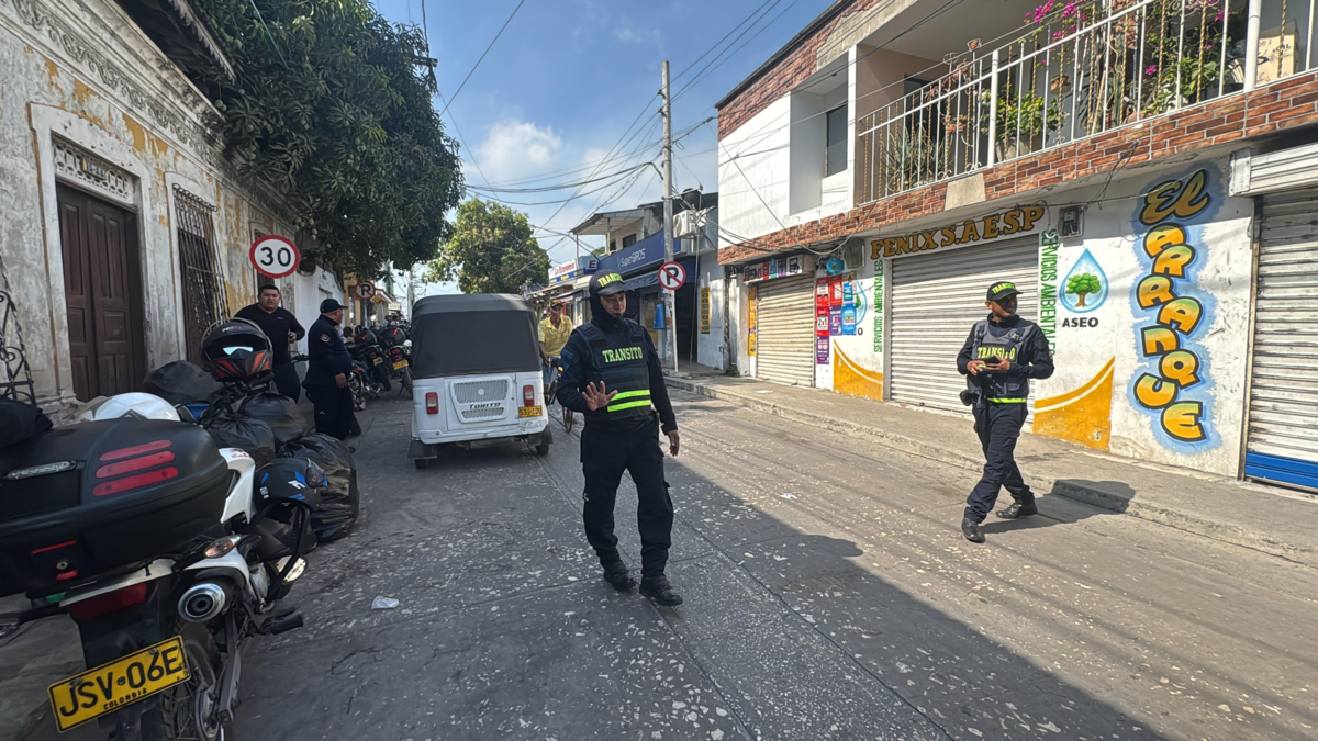 limitar el consumo de alcohol y el ruido; Ofrecen recompensa de 10 millones de dólares por los asesinatos

 – Primer plano