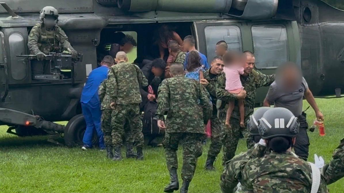 Nuevos reportes sobre rescate de niños y jóvenes encontrados en la selva del Caquetá luego de varios días de fuga de «Calarcá»: «Coincidieron en la palabra clave»

 – Primer plano