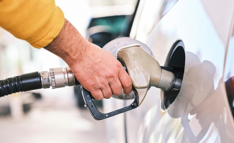 Nueva subida del precio de la gasolina. ¿Cuánto fue eso por galón?

 – Primer plano